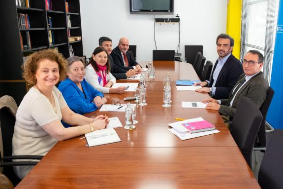 Imagen de la noticia:La Xunta colabora con el Consello da Avogacía Galega en la atención jurídica a menores de edad víctimas de situaciones de vi...