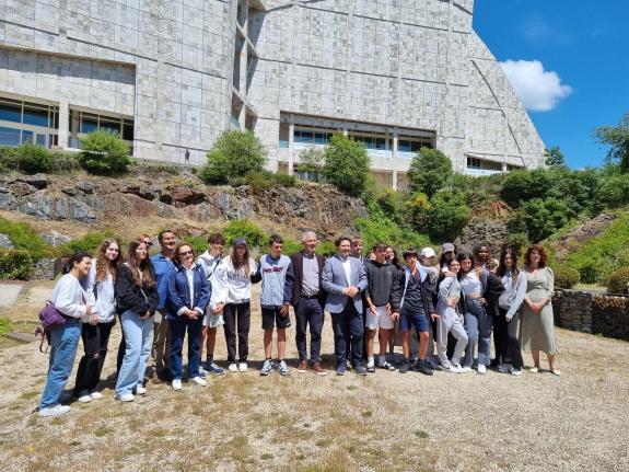 Imaxe da nova:Emigración e Política Lingüística comparten unha visita á Cidade da Cultura con vinte mozos e mozas do Instituto Español Vicente Ca...