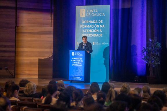 Imagen de la noticia:Román Rodríguez destaca la inclusión y buen clima de convivencia del sistema educativo gallego