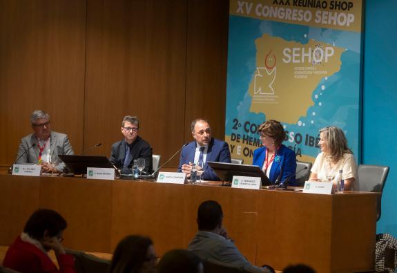 Imaxe da nova:O conselleiro de Sanidade pon en valor a Unidade de Oncoloxía Pediátrica de Galicia na mellora da atención e do coñecemento nesta d...