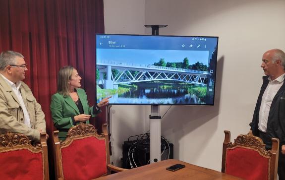 Imagen de la noticia:La Xunta ha fijado como objetivo completar este año la reconstrucción del tramo sobre el río del puente de Ponte Arnelas con...