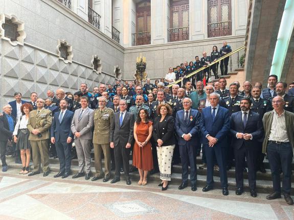 Imaxe da nova:Santiago Villanueva participa no acto institucional do Día da Policía Local celebrado na Coruña