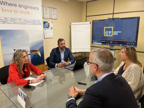 Imaxe da nova:A delegada territorial da Xunta en Ferrol visita en Narón as instalacións da empresa CT Ingenieros