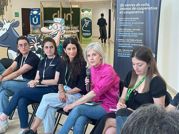 Imagen de la noticia:La Xunta estrena los 'Viernes cooperativos' con una visita de la ciudadanía a las entidades Clun Ames y Casa do Maior