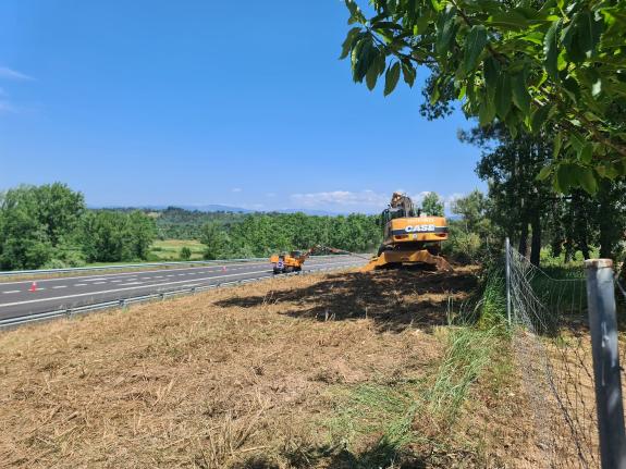 Imaxe da nova:A Xunta comezará esta semana novos traballos de acondicionamento e roza nas marxes de 2 estradas autonómicas nas comarcas de Arzúa ...