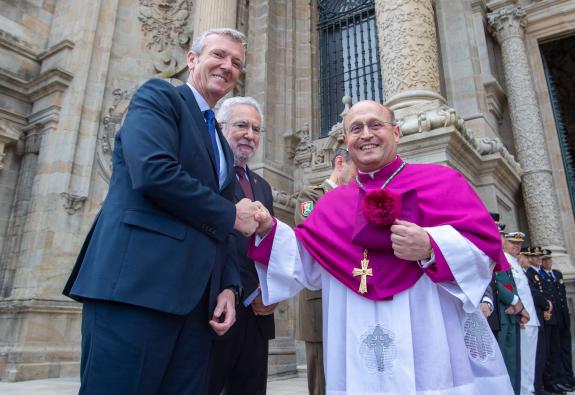 Imagen de la noticia:Rueda asiste a la toma de posesión del nuevo arzobispo de Santiago