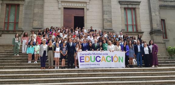 Imaxe da nova:Román Rodríguez anima ao alumnado galego a seguir sendo un referente en materia de igualdade