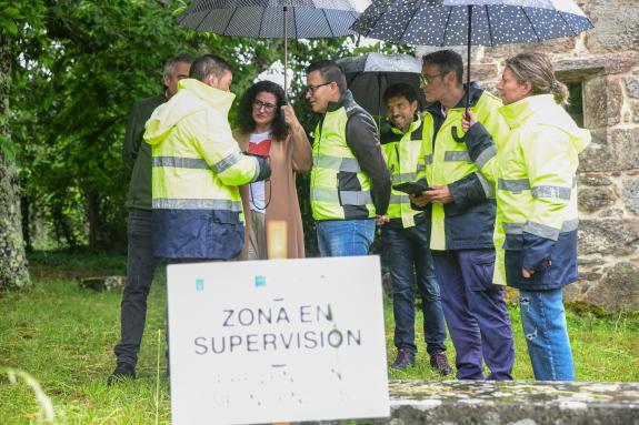 Imaxe da nova:A Xunta comeza coa inspección do estado da xestión de biomasa nas faixas secundarias preto das casas, que se verá complementada est...