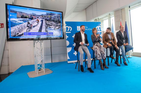 Imagen de la noticia:La Xunta presenta la Red Eurovelo en nuestra comunidad que hará que Galicia sea la única región donde finalicen dos de las 1...