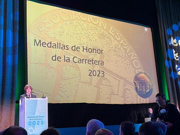 Imaxe da nova:O director da Axencia Galega de Infraestruturas, Francisco Menéndez, recibe a Medalla de Ouro da Estrada ao Mérito Persoal 2023