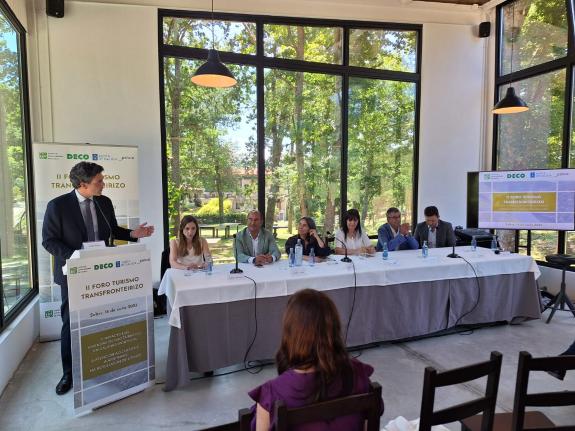 Imagen de la noticia:La Xunta participa en un foro promovido por consumidores que analiza el arbitraje y el impacto de las viviendas turísticas e...