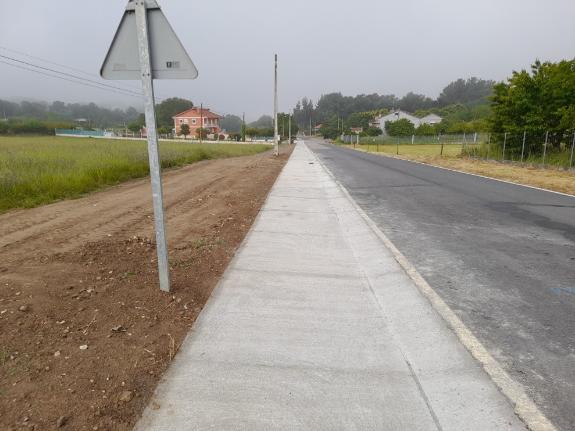 Imaxe da nova:A Xunta remata a senda na estrada autonómica OU-300 ao paso polo concello da Bola
