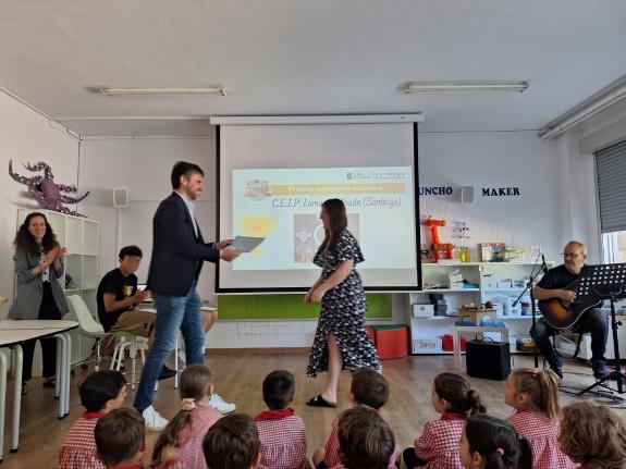 Imaxe da nova:A Xunta e a patronal dos serradoiros de Galicia premian o labor das escolas que poñen en valor a madeira como recurso sustentable f...