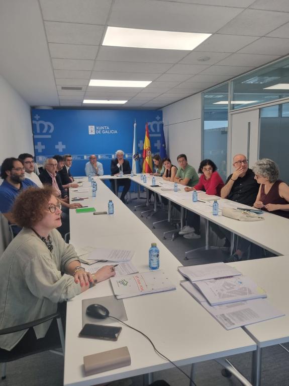 Imaxe da nova:A Xunta reúnese coa dirección e as Anpas do instituto Valle-Inclán para explicar o plan de traballo da ambiciosa rehabilitación int...