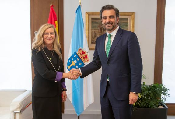 Imagen de la noticia:Diego Calvo traslada a la cónsul general de Brasil en Madrid el interés de la Xunta por mantener los lazos de hermandad y lo...