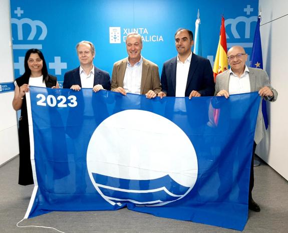 Imaxe da nova:A Xunta completa a distribución das bandeiras azuis 2023 na provincia de Pontevedra coa entrega de cinco insignias a Poio, A Guarda...