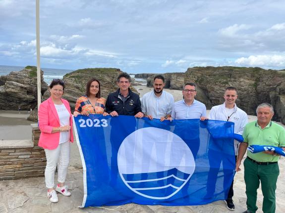 Imagen de la noticia:La Xunta entrega las Banderas Azules obtenidas por las playas y otros recursos de Ribadeo y Burela