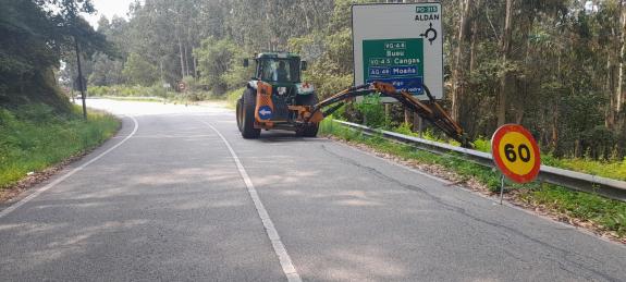 Imagen de la noticia:La Xunta iniciará esta semana nuevos trabajos de limpieza en los márgenes de la carretera AC-549 al paso por el Ayuntamiento...