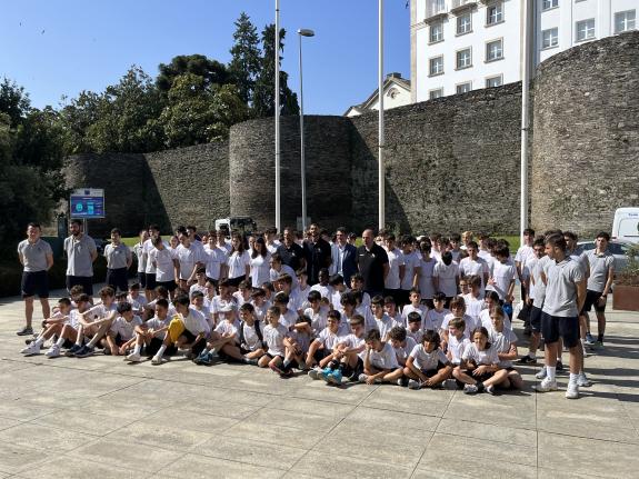 Imagen de la noticia:La Delegación Territorial de la Xunta reciba a los más de 120 participantes del campus de baloncesto Alex Llorca en Lugo