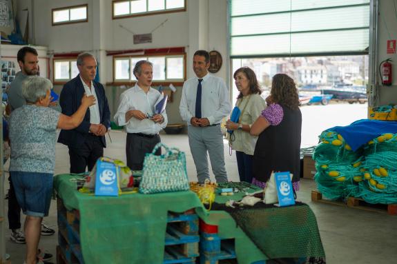 Imaxe da nova:A Xunta analiza coa confraría de pescadores da Guarda a situación do sector e as necesidades dos profesionais da súa área de influe...