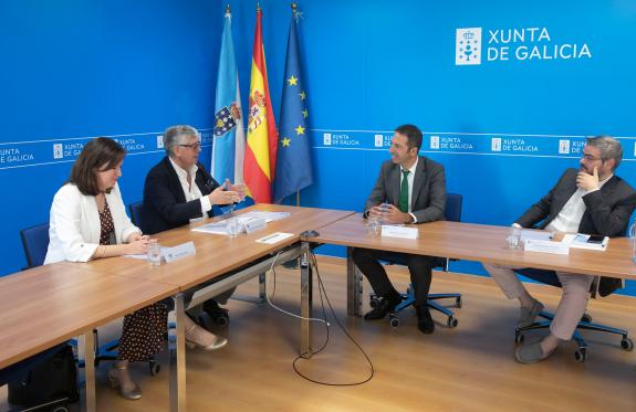 Imaxe da nova:Alfonso Villares aborda os principais retos da cadea mar-industria cos representantes da Confederación de Empresarios de Galicia