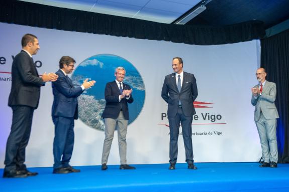 Imaxe da nova:Rueda destaca a Carlos Botana como o perfil ideal para impulsar a competitividade e a capacidade loxística do porto de Vigo