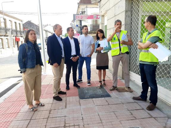 Imaxe da nova:A Xunta asina a acta de recepción da obra de renovación das beirarrúas do tramo urbano da PO-226 en Moraña, que supuxo un investime...