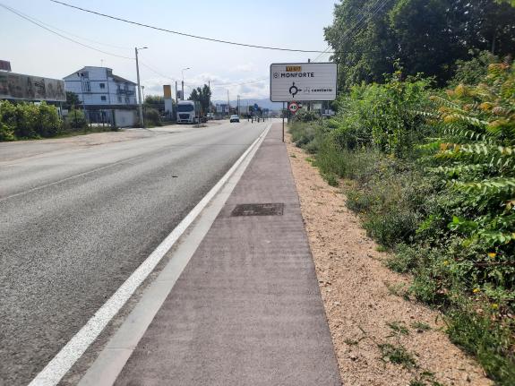 Imagen de la noticia:La Xunta finaliza las obras de mejora de la seguridad peatonal en la carretera autonómica LU-617 en el entorno del cementeri...