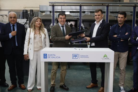 Imagen de la noticia:La Xunta ponen en marcha siete nuevos proyectos de FP Dual con más de 50 plazas en Ferrolterra con la colaboración de Nervió...