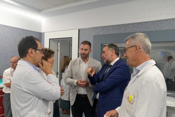 Imagen de la noticia:La Xunta completa la instalación de siete nuevos equipos TAC de tecnología espectral en los hospitales públicos gallegos