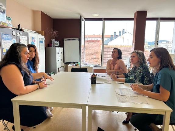 Imagen de la noticia:Martina Aneiros anima a solicitar las ayudas de la Xunta para la consolidación de las asociación de mujeres y el fomento de ...