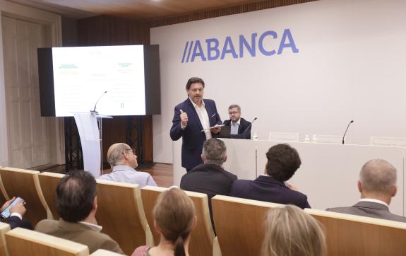 Imaxe da nova:Miranda traslada as políticas de emigración e a nova Estratexia Galicia Retorna á rede exterior de Abanca