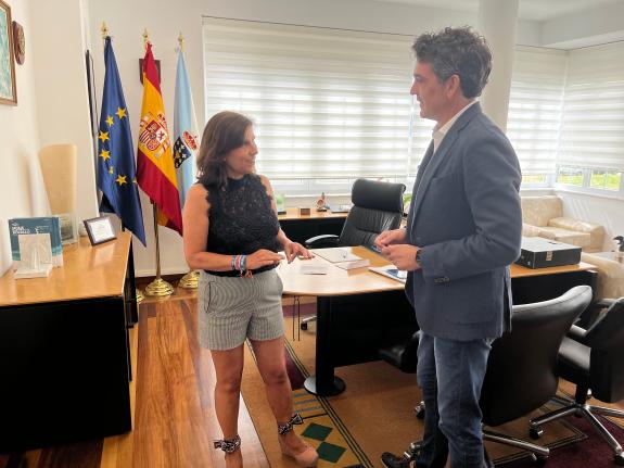 Imaxe da nova:Arias mantén unha reunión de traballo en Viveiro coa nova xefa territorial da Consellería do Mar