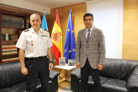Imaxe da nova:O delegado territorial da Xunta recibe ao comisario do CNP de Ourense