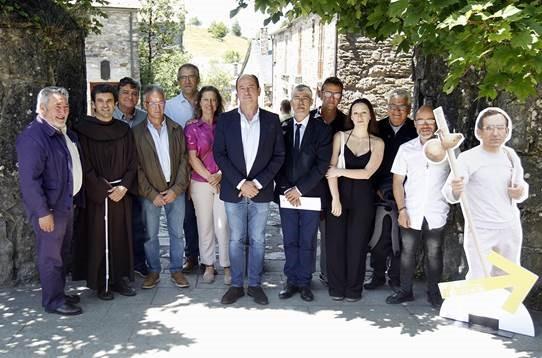 Imaxe da nova:A Xunta participa na inauguración da exposición Os camiños de Elías Valiña na igrexa do Cebreiro