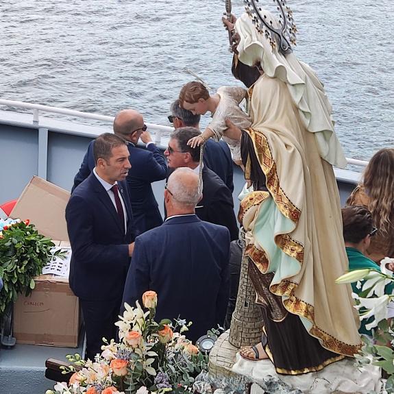 Imaxe da nova:O conselleiro do Mar asiste aos actos de celebración na honra da Virxe do Carme de Celeiro
