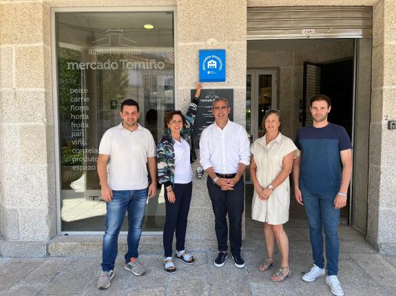 Imagen de la noticia:La Xunta entrega las placas de Mercado Excelente a las plazas de abastos de Vilagarcía de Arousa y Tomiño