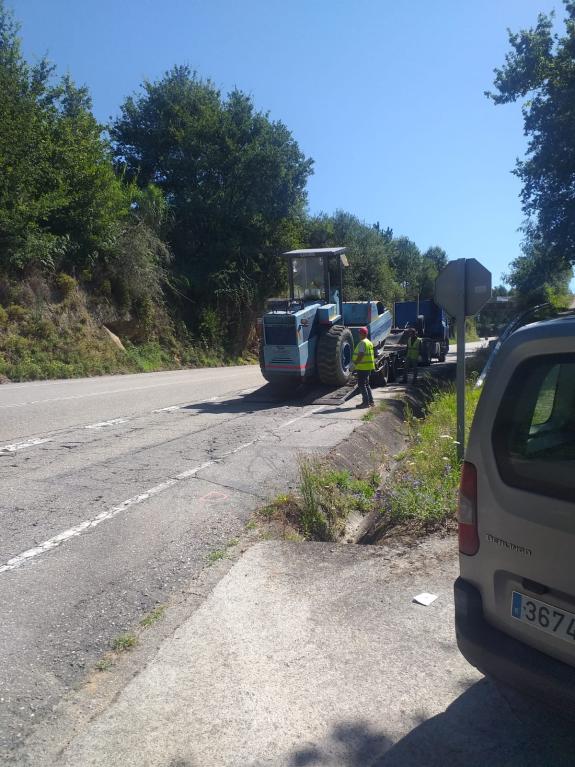 Imaxe da nova:A Xunta inicia as obras de mellora do firme na estrada PO-400 ao paso polos concellos de Arbo, Crecente e As Neves, que suporán un ...