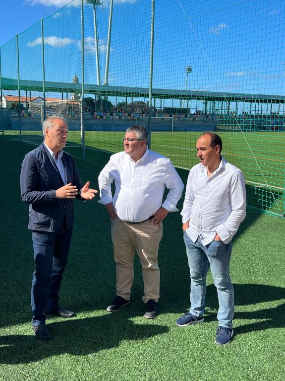 Imaxe da nova:A Xunta subvenciona máis de 230.000 euros para  instalacións deportivas e compra de material no Salnés e Ullán