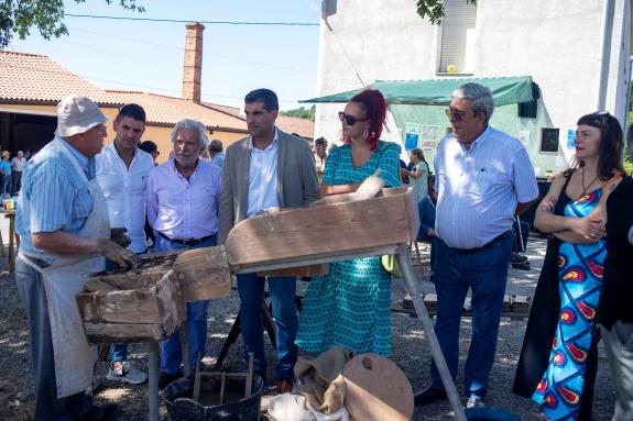 Imagen de la noticia:La Xunta apoya el noveno encuentro de cacharreiros que se celebra en el Museo de la Alfarería de Niñodaguia hasta el domingo
