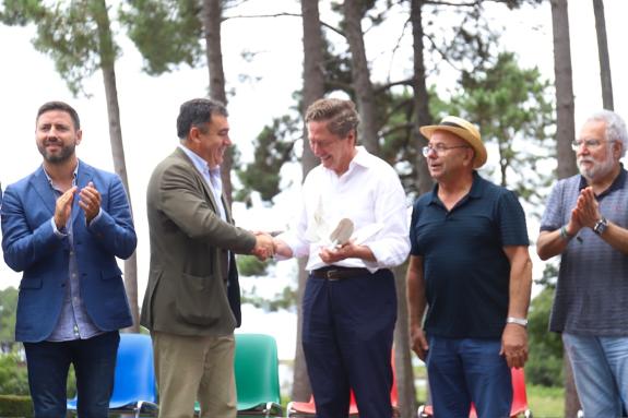 Imagen de la noticia:Román Rodríguez participa en la entrega del reconocimiento de la Fundación Manolo Paz al paisajista Fernando Caruncho