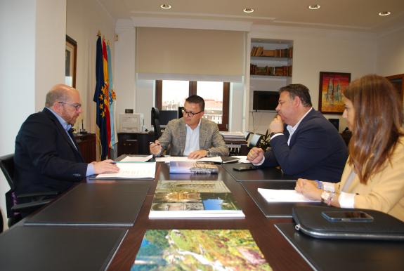 Imagen de la noticia:La Xunta destinó en los últimos años al Ayuntamiento de Frades más de 460.000 euros para mejorar sus infraestructuras rurale...