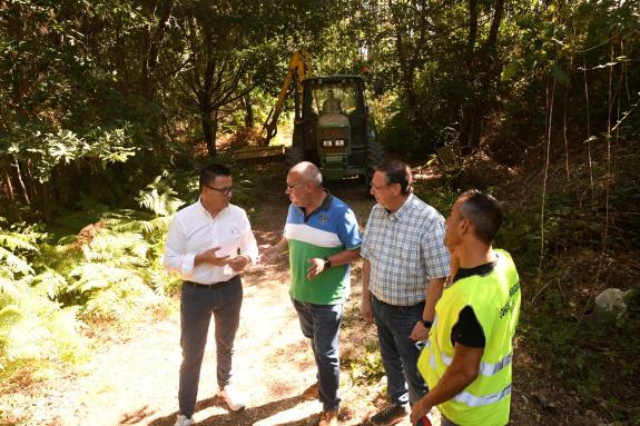 Imaxe da nova:A Xunta pon en valor a colaboración cos concellos en materia de prevención de incendios forestais a través da xestión da biomasa co...