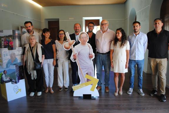 Imaxe da nova:A exposición 'Os camiños de Elías Valiña' peregrina ata Sarria para poñer en valor o traballo do cura do Cebreiro