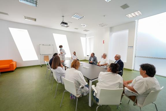 Imagen de la noticia:El conselleiro de Sanidade remarca el alto nivel de la atención sanitaria que se está prestando en el área sanitario de Vigo