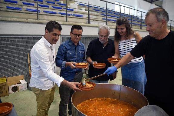 Imaxe da nova:José González asiste á XXIV edición da Festa dos callos Limiaos