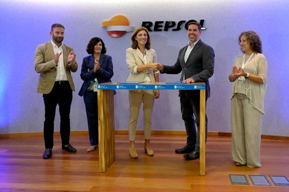Imagen de la noticia:La Xunta colaborará con Repsol en un proyecto pionero en Galicia para recuperar aceite de cocina usado y transformarlo en bi...