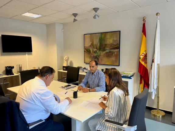 Imagen de la noticia:La Xunta y el ayuntamiento de Frades avanzan en nuevas líneas de cooperación