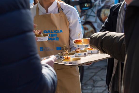 Imagen de la noticia:Una de las foodtruck de Galicia sabe amar acercan esta semana a Ferrol, Cariño y Cedeira la calidad de los pescados y marisc...