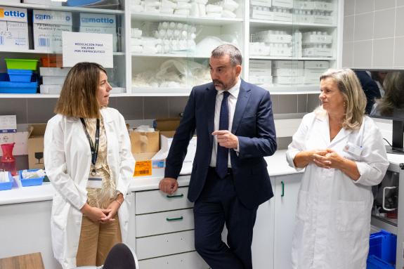 Imagen de la noticia:La Xunta invierte cerca de 2,5 M€ para la automatización de los servicios de farmacia hospitalarios